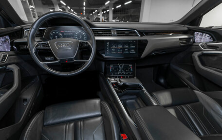 Audi e-tron Sportback I, 2020 год, 4 500 000 рублей, 7 фотография