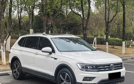 Volkswagen Tiguan II, 2020 год, 2 150 000 рублей, 1 фотография