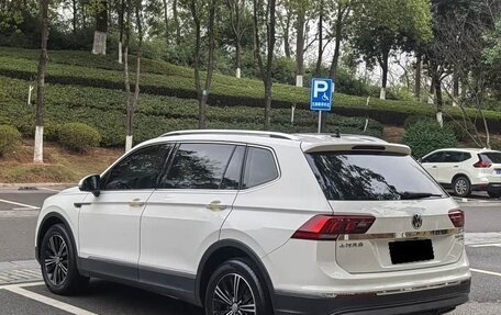 Volkswagen Tiguan II, 2020 год, 2 150 000 рублей, 6 фотография