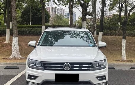 Volkswagen Tiguan II, 2020 год, 2 150 000 рублей, 2 фотография