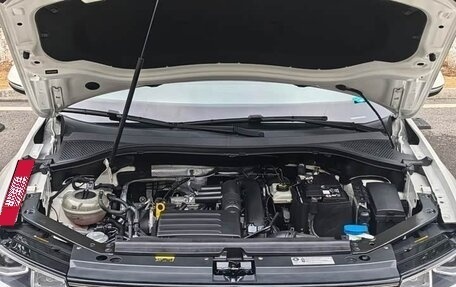 Volkswagen Tiguan II, 2020 год, 2 150 000 рублей, 3 фотография