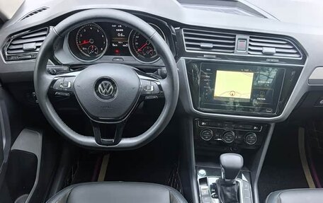 Volkswagen Tiguan II, 2020 год, 2 150 000 рублей, 11 фотография