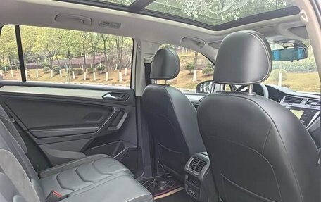 Volkswagen Tiguan II, 2020 год, 2 150 000 рублей, 14 фотография