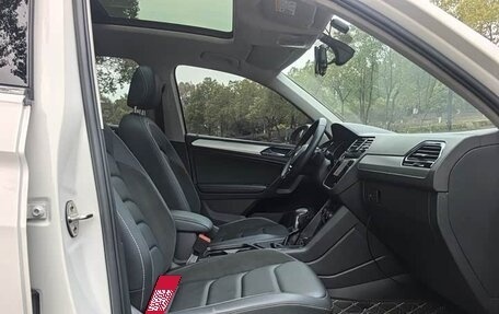 Volkswagen Tiguan II, 2020 год, 2 150 000 рублей, 13 фотография