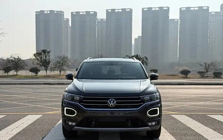 Volkswagen T-Roc I, 2021 год, 1 279 000 рублей, 1 фотография