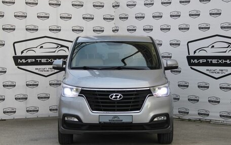 Hyundai H-1 II рестайлинг, 2018 год, 3 600 000 рублей, 3 фотография