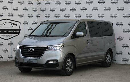 Hyundai H-1 II рестайлинг, 2018 год, 3 600 000 рублей, 2 фотография