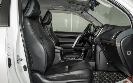 Toyota Land Cruiser Prado 150 рестайлинг 2, 2020 год, 6 400 000 рублей, 5 фотография