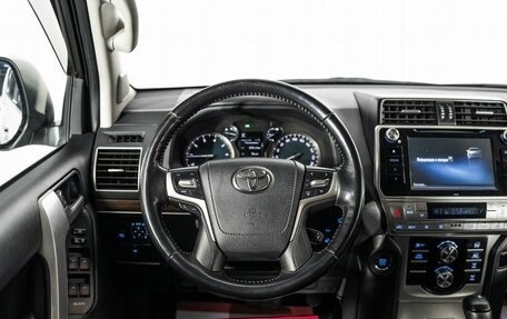 Toyota Land Cruiser Prado 150 рестайлинг 2, 2020 год, 6 400 000 рублей, 9 фотография