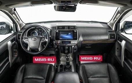 Toyota Land Cruiser Prado 150 рестайлинг 2, 2020 год, 6 400 000 рублей, 8 фотография