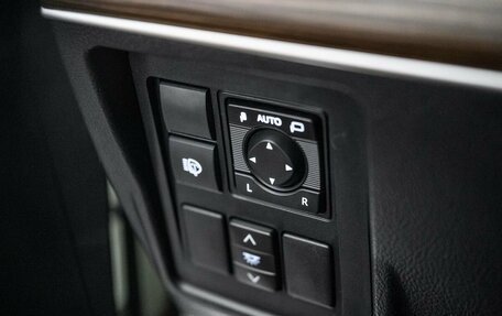 Toyota Land Cruiser Prado 150 рестайлинг 2, 2020 год, 6 400 000 рублей, 17 фотография