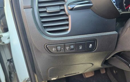 KIA Rio IV, 2017 год, 950 000 рублей, 12 фотография