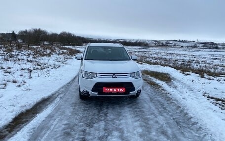 Mitsubishi Outlander III рестайлинг 3, 2014 год, 1 300 000 рублей, 1 фотография