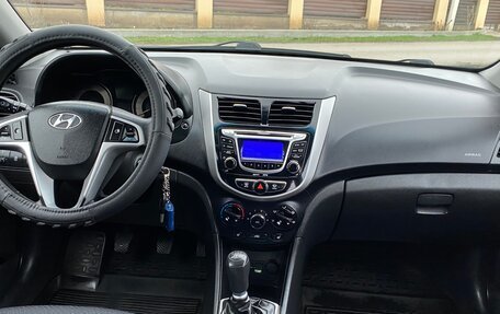 Hyundai Solaris II рестайлинг, 2012 год, 735 000 рублей, 14 фотография