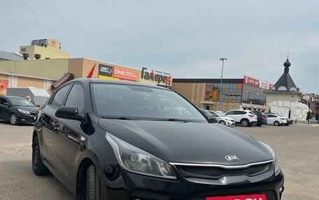 KIA Rio IV, 2018 год, 1 049 000 рублей, 2 фотография