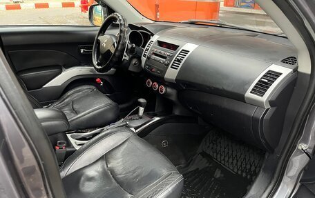 Mitsubishi Outlander III рестайлинг 3, 2008 год, 715 000 рублей, 14 фотография