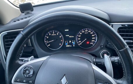 Mitsubishi Outlander III рестайлинг 3, 2014 год, 1 300 000 рублей, 5 фотография