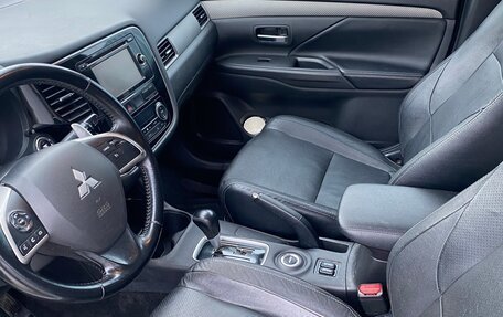 Mitsubishi Outlander III рестайлинг 3, 2014 год, 1 300 000 рублей, 7 фотография