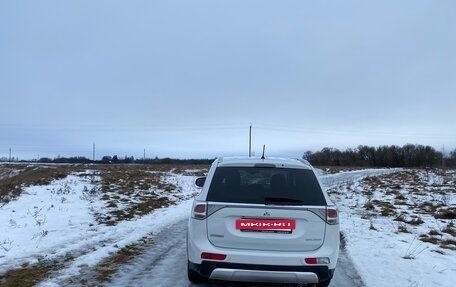 Mitsubishi Outlander III рестайлинг 3, 2014 год, 1 300 000 рублей, 3 фотография