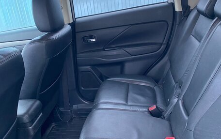 Mitsubishi Outlander III рестайлинг 3, 2014 год, 1 300 000 рублей, 9 фотография