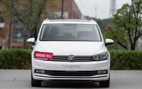 Volkswagen Touran III, 2021 год, 2 600 000 рублей, 1 фотография