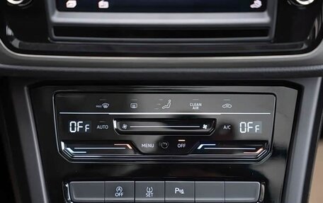 Volkswagen Touran III, 2021 год, 2 600 000 рублей, 13 фотография