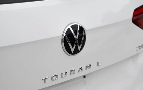 Volkswagen Touran III, 2021 год, 2 600 000 рублей, 23 фотография