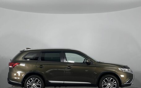 Mitsubishi Outlander III рестайлинг 3, 2018 год, 1 960 000 рублей, 4 фотография