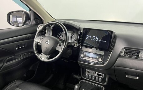 Mitsubishi Outlander III рестайлинг 3, 2018 год, 1 960 000 рублей, 14 фотография