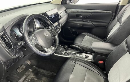 Mitsubishi Outlander III рестайлинг 3, 2018 год, 1 960 000 рублей, 10 фотография