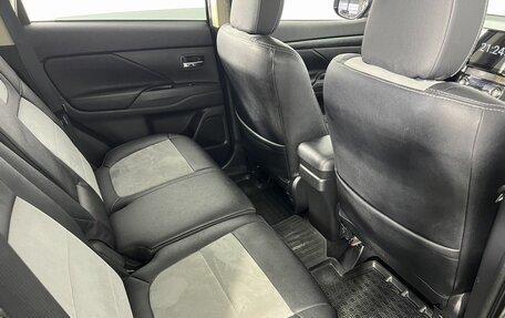 Mitsubishi Outlander III рестайлинг 3, 2018 год, 1 960 000 рублей, 12 фотография