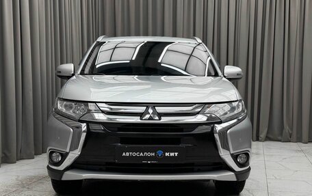 Mitsubishi Outlander III рестайлинг 3, 2017 год, 2 099 000 рублей, 2 фотография