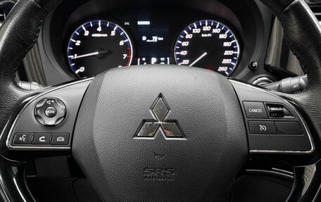 Mitsubishi Outlander III рестайлинг 3, 2017 год, 2 099 000 рублей, 11 фотография