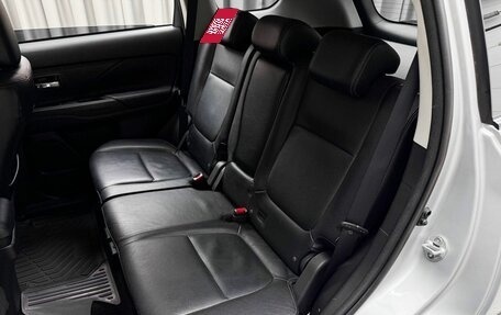 Mitsubishi Outlander III рестайлинг 3, 2017 год, 2 099 000 рублей, 9 фотография