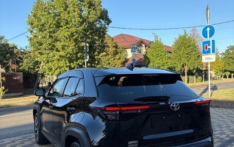 Toyota Yaris Cross, 2021 год, 2 350 000 рублей, 4 фотография