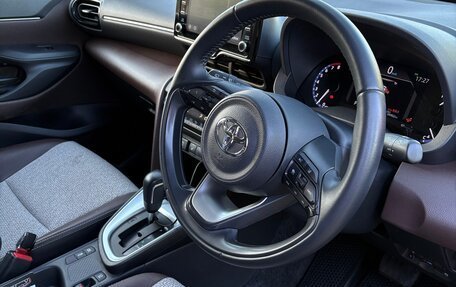 Toyota Yaris Cross, 2021 год, 2 350 000 рублей, 17 фотография