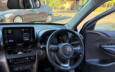 Toyota Yaris Cross, 2021 год, 2 350 000 рублей, 16 фотография