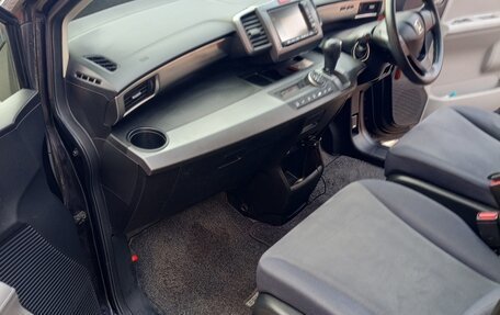 Honda Freed I, 2010 год, 1 050 000 рублей, 15 фотография