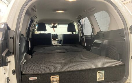 Toyota Land Cruiser Prado 150 рестайлинг 2, 2021 год, 8 000 000 рублей, 11 фотография