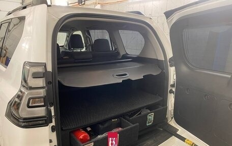 Toyota Land Cruiser Prado 150 рестайлинг 2, 2021 год, 8 000 000 рублей, 10 фотография