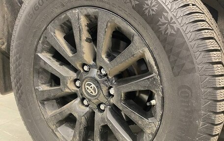 Toyota Land Cruiser Prado 150 рестайлинг 2, 2021 год, 8 000 000 рублей, 13 фотография