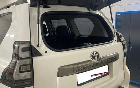 Toyota Land Cruiser Prado 150 рестайлинг 2, 2021 год, 8 000 000 рублей, 12 фотография