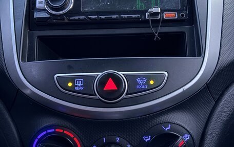 Hyundai Solaris II рестайлинг, 2011 год, 689 000 рублей, 25 фотография