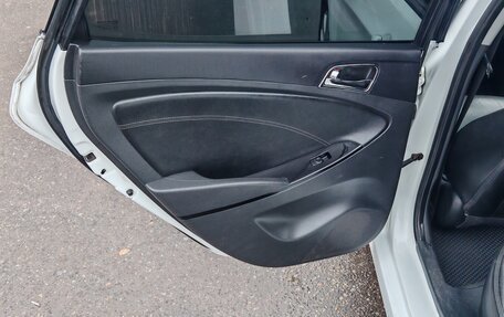 Hyundai Solaris II рестайлинг, 2012 год, 650 000 рублей, 12 фотография