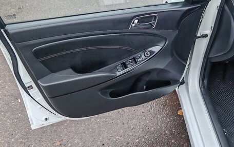 Hyundai Solaris II рестайлинг, 2012 год, 650 000 рублей, 16 фотография