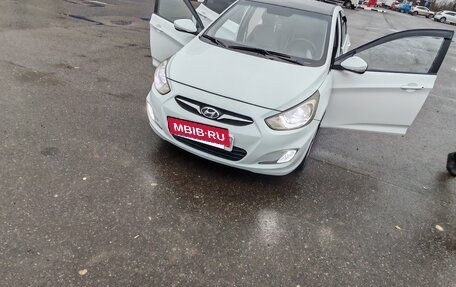 Hyundai Solaris II рестайлинг, 2012 год, 650 000 рублей, 18 фотография