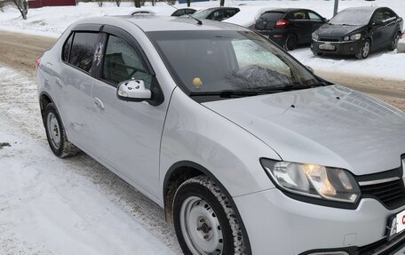 Renault Logan II, 2017 год, 650 000 рублей, 3 фотография