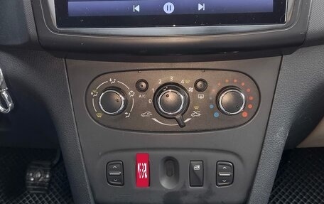 Renault Logan II, 2017 год, 650 000 рублей, 8 фотография
