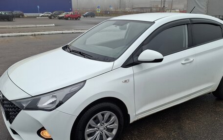 Hyundai Solaris II рестайлинг, 2021 год, 1 690 000 рублей, 2 фотография