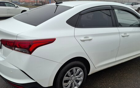 Hyundai Solaris II рестайлинг, 2021 год, 1 690 000 рублей, 3 фотография